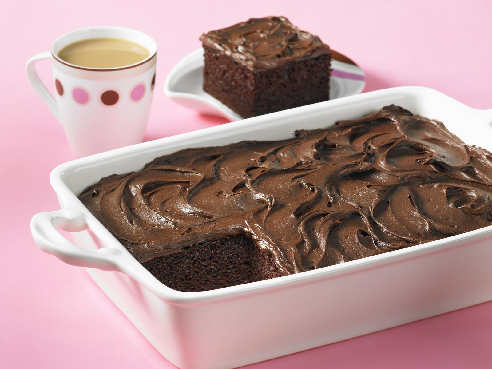 Gâteau au chocolat avec garniture de fromage à la crème au chocolat Gâteau au chocolat avec garniture de fromage à la crème au chocolat