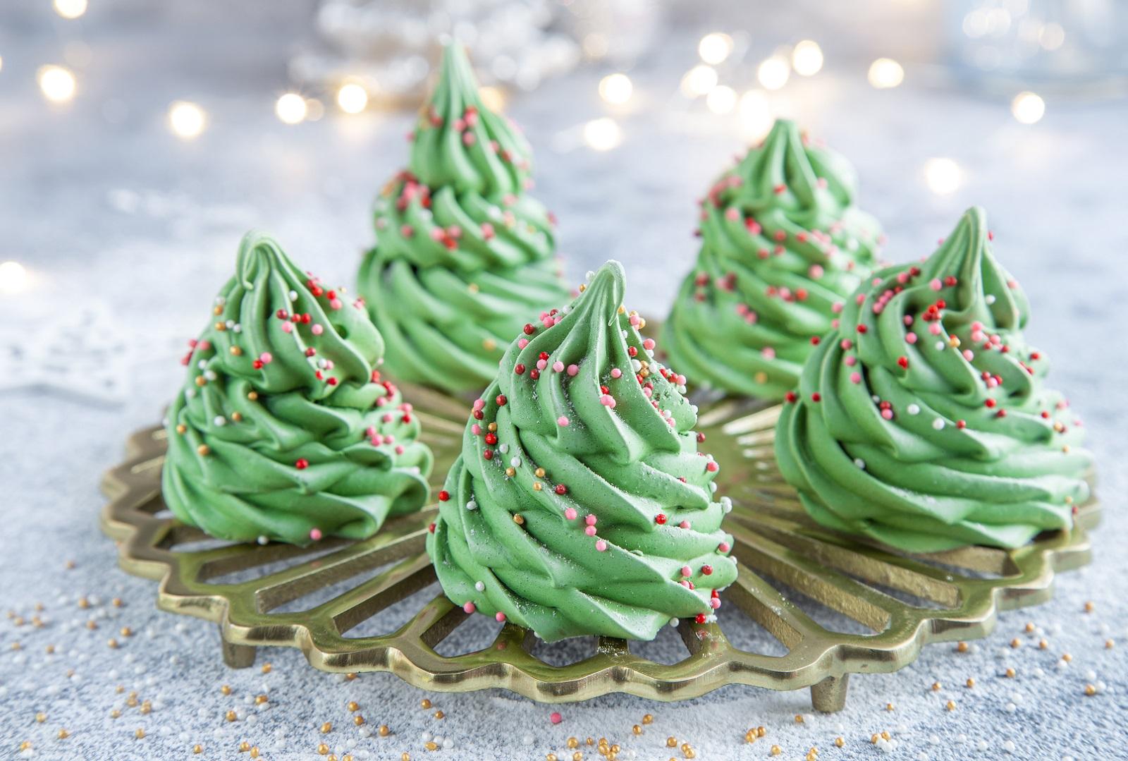 Christmas Tree Meringues