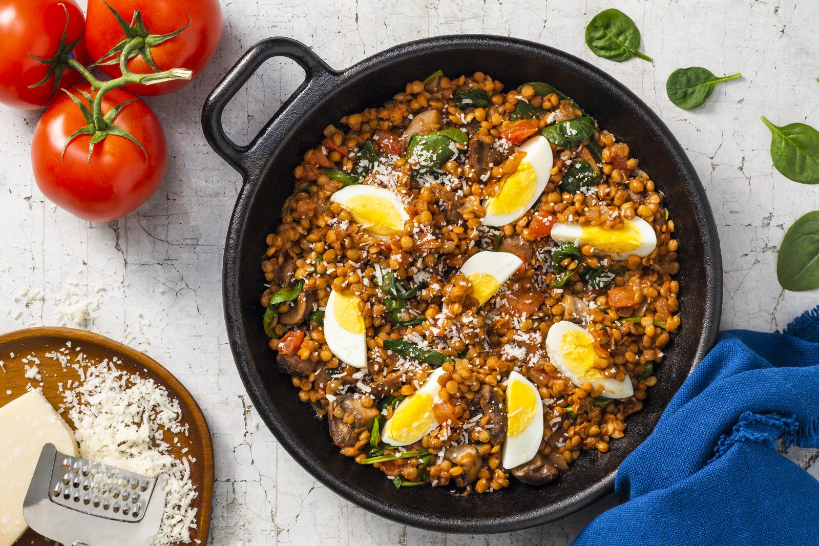 Skillet Lentils with Spinach & Egg