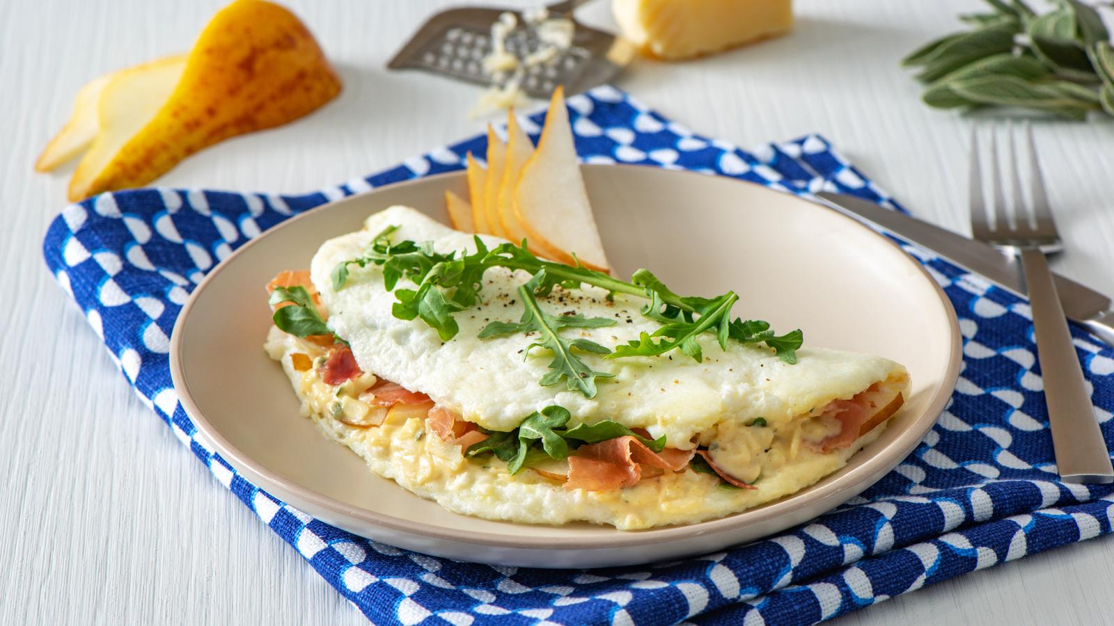 White Cheddar, Pear & Prosciutto Omelette